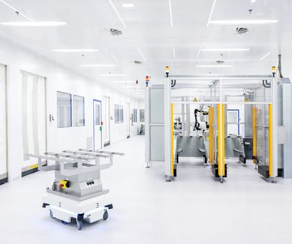 Hightech-Reinräume bei Pöppelmann: Vollautomatisierte Fertigung für die Pharma- und Medizintechnik Hightech-Reinräume bei Pöppelmann: Vollautomatisierte Fertigung für die Pharma- und Medizintechnik