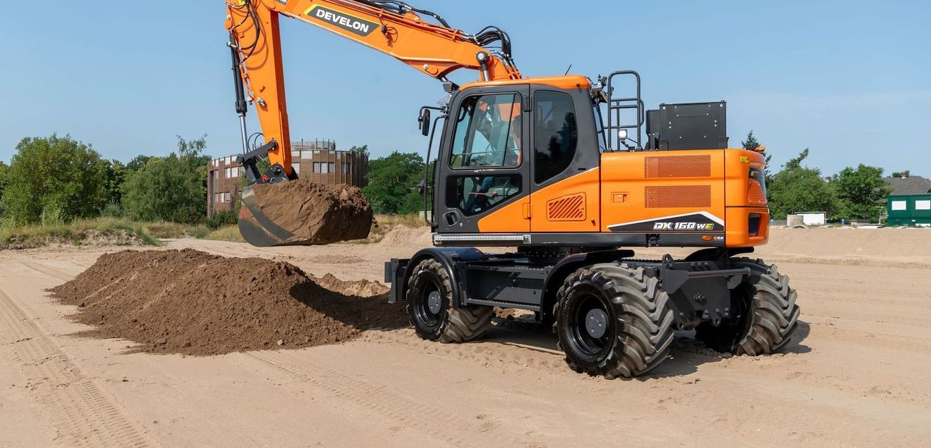 Elektrischer Antrieb: Mit dem DX160WE der 7er-Serie zeigt DEVELON eine Maschine für den ganztägigen Betrieb in lärmsensiblen Umgebungen. Elektrischer Antrieb: Mit dem DX160WE der 7er-Serie zeigt DEVELON eine Maschine für den ganztägigen Betrieb in lärmsensiblen Umgebungen.