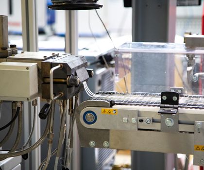 Entwicklung biozidfreier antimikrobieller Kunststoffe: Für den keimfreien Touch Entwicklung biozidfreier antimikrobieller Kunststoffe: Für den keimfreien Touch