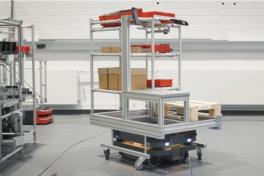 Fahrerlose Transportsysteme: Standardisiert im Aufbau, flexibel im Einsatz Fahrerlose Transportsysteme: Standardisiert im Aufbau, flexibel im Einsatz