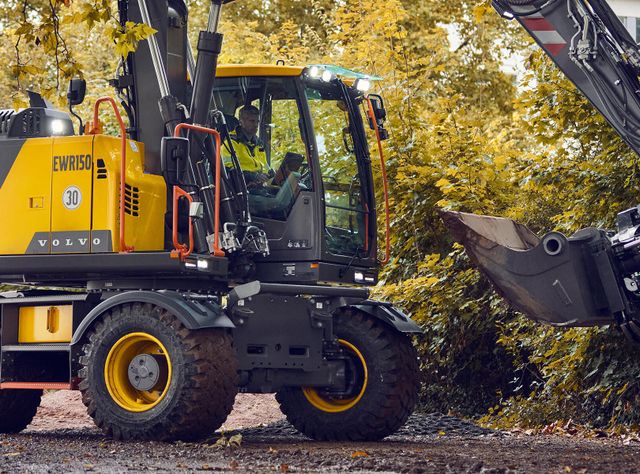 Swecon Baumaschinen und Volvo Trucks auf der OstBau 2026