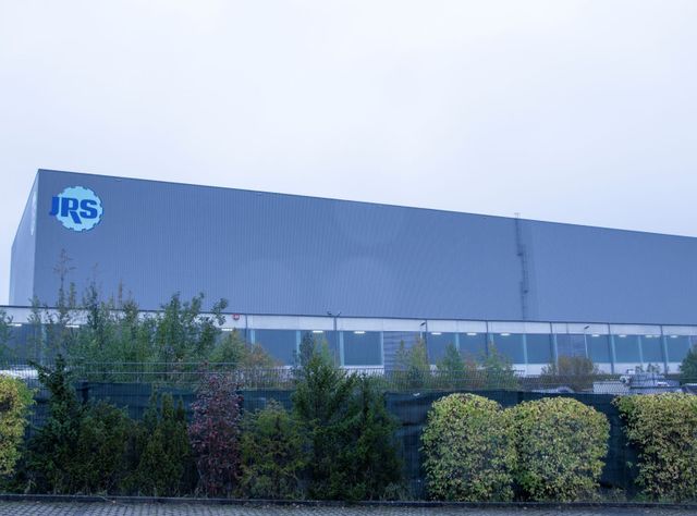 Retrofit of a high-bay warehouse: Up to date with every fiber
