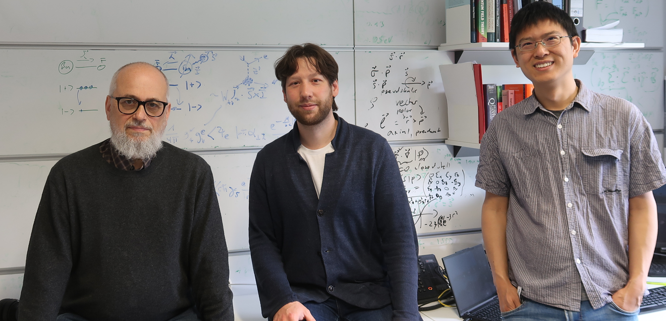 (v.l.) Prof. Dr. Dmitry Budker, Dr. Konstantin Gaul und Dr. Lei Cong