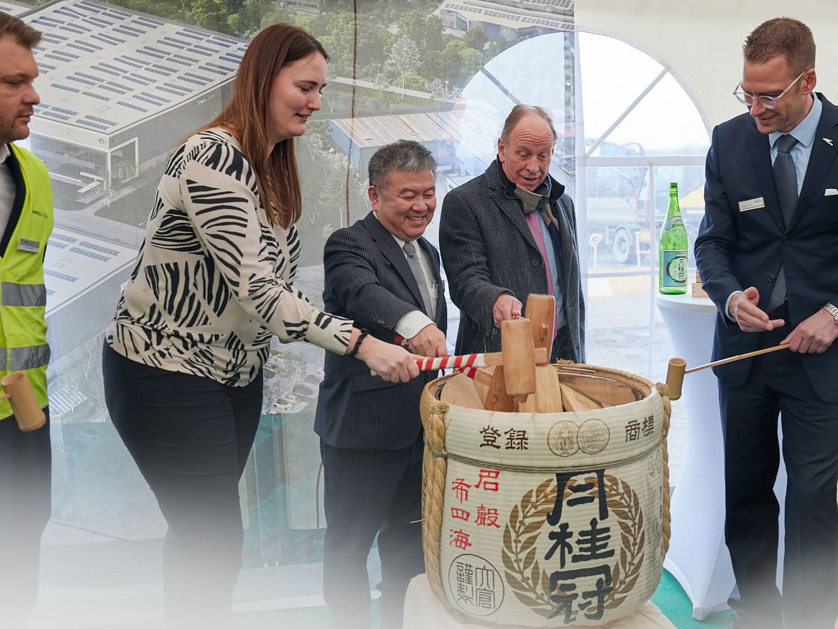 Neue Logistikanlage in Bottrop: Spatenstich nach japanischer Tradition Neue Logistikanlage in Bottrop: Spatenstich nach japanischer Tradition