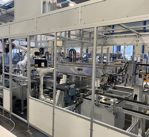 Increased efficiency through simulation software: Assembly lines optimized for automotive displays Increased efficiency through simulation software: Assembly lines optimized for automotive displays