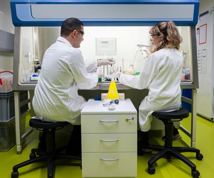 HIPS und Beiersdorf starten exklusive Mikrobiom-Forschung für gesunde Haut Zusammenarbeit in der Mikrobiom-Forschung: Das HIPS und die Beiersdorf AG sind eine langfristige und exklusive Partnerschaft eingegangen
