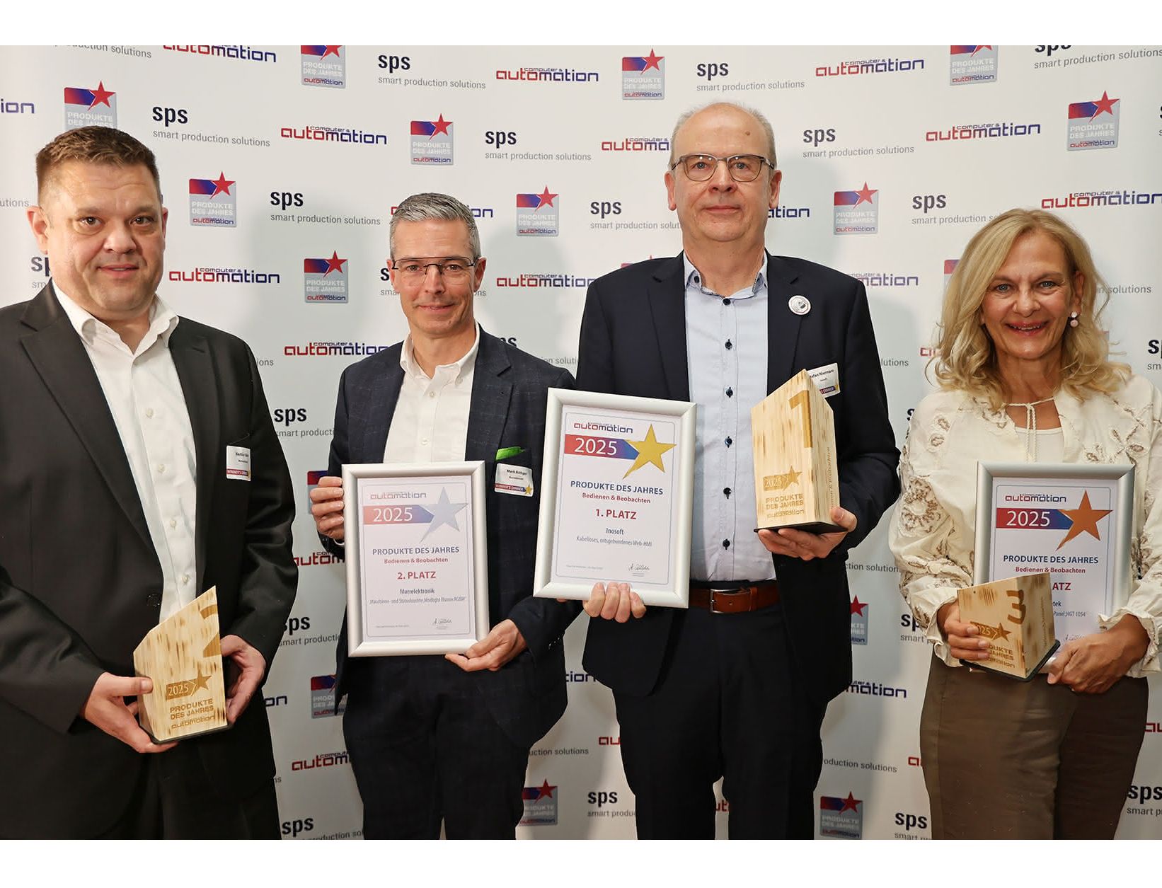 Das sind die Gewinner der „Produkte des Jahres 2025“ in der Kategorie „Bedienen & Beobachten“ Das sind die Gewinner der „Produkte des Jahres 2025“ in der Kategorie „Bedienen & Beobachten“ (von links): Bastian Baier und Mark Böttger von Murrelektronik, Stefan Niermann von Inosfot und Ingrid Traintinger von Sigmatek.