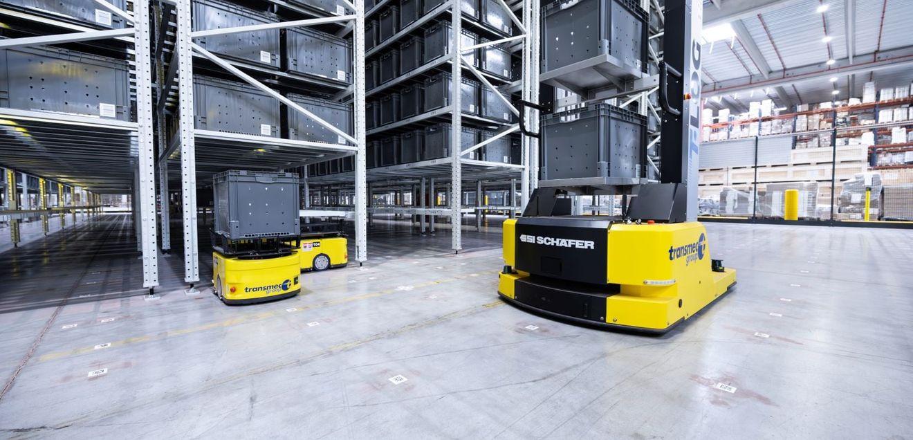 Nominiert als materialfluss Projekt des Jahres 2026: SSI Schäfer: RackBot System Compact bei der Transmec Group im Einsatz