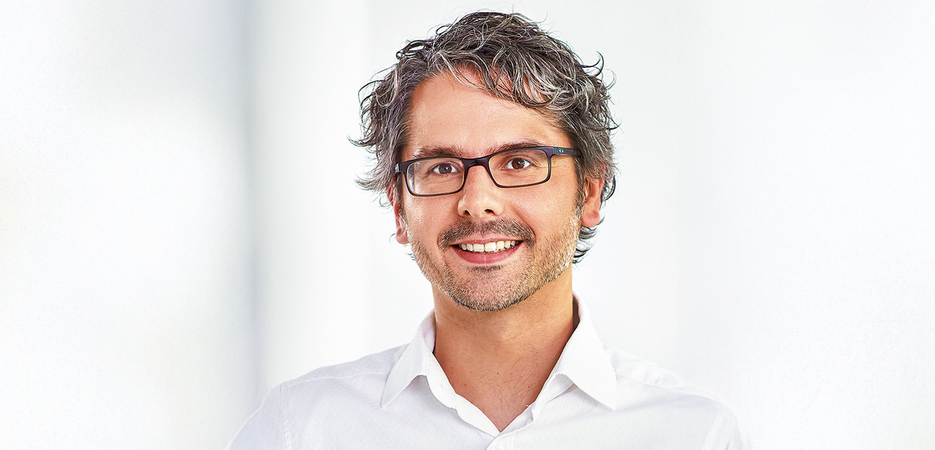 Dr. Fabian Bause, Produktmanager TwinCAT, Beckhoff Automation Dr. Fabian Bause, Produktmanager TwinCAT, Beckhoff Automation