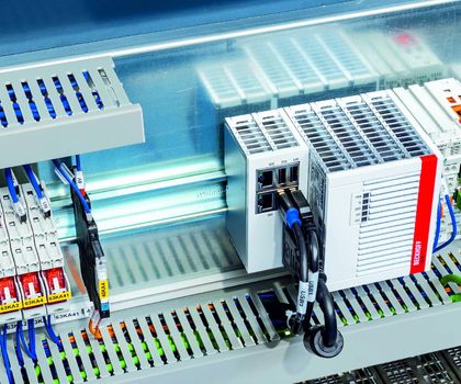 Roboterbasierte Lackiersysteme: Steuerungs- und Antriebstechnik in der Robotik Roboterbasierte Lackiersysteme: Steuerungs- und Antriebstechnik in der Robotik