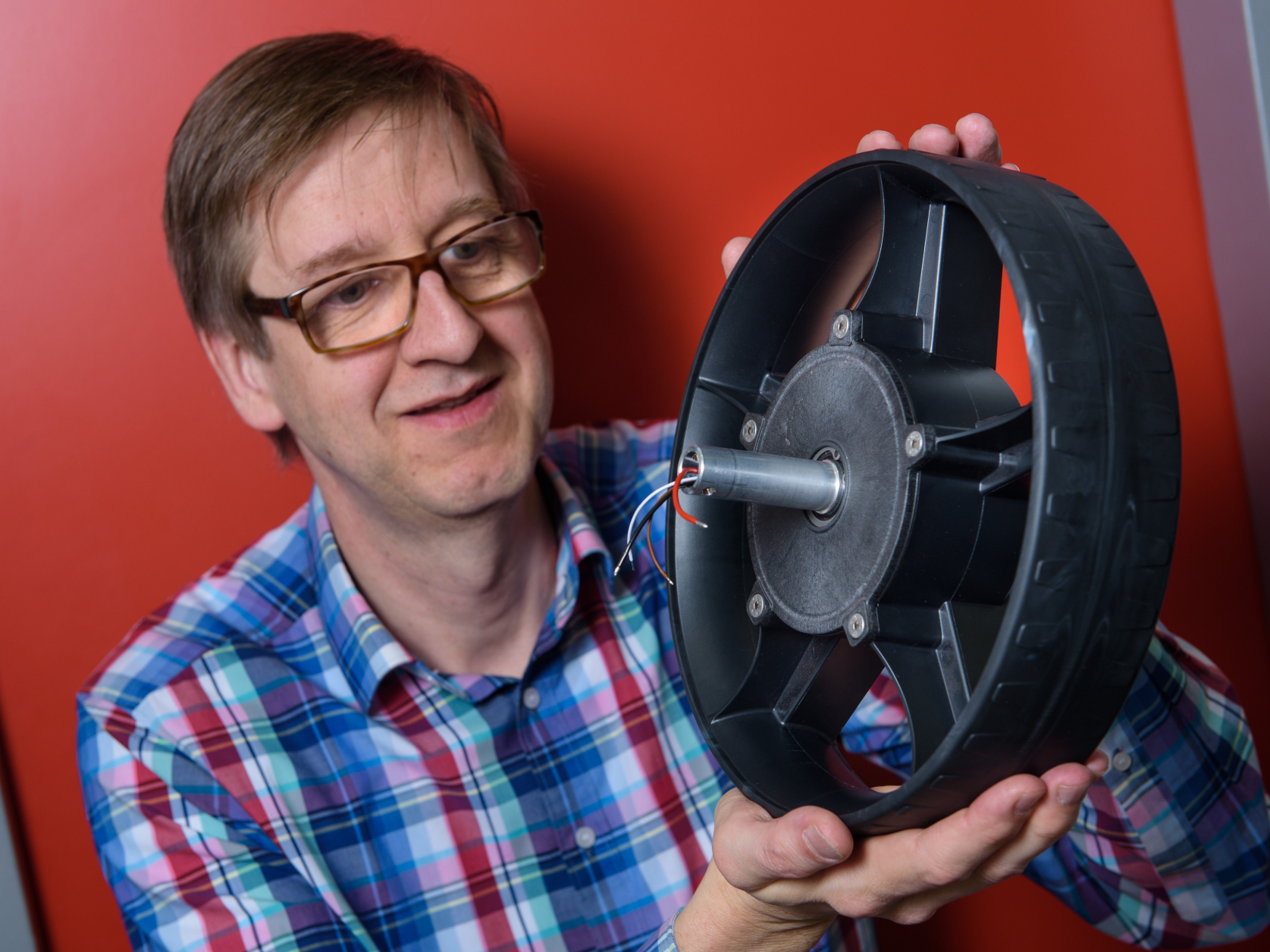 Professor Matthias Nienhaus and his team are developing a new process that allows bikes to know for themselves when they need to provide a boost without additional sensors.