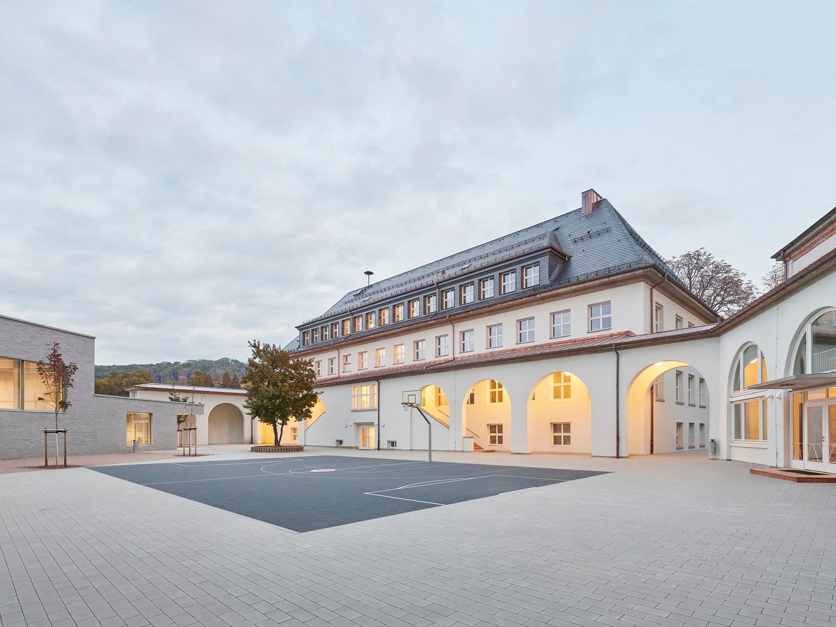 Denkmalgerechte Sanierung einer Grundschule mit mayer bährle