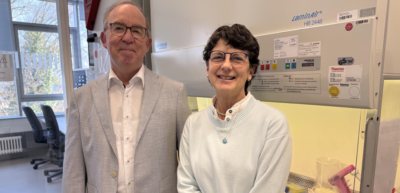 Maria Moreno-Villanueva (rechts) und Alexander Bürkle (links) von der Universität Konstanz