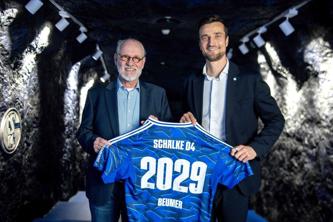 Großdeal im Ruhrgebiet: Neuer Trikotsponsor: Beumer steigt bei Schalke ein Großdeal im Ruhrgebiet: Neuer Trikotsponsor: Beumer steigt bei Schalke ein