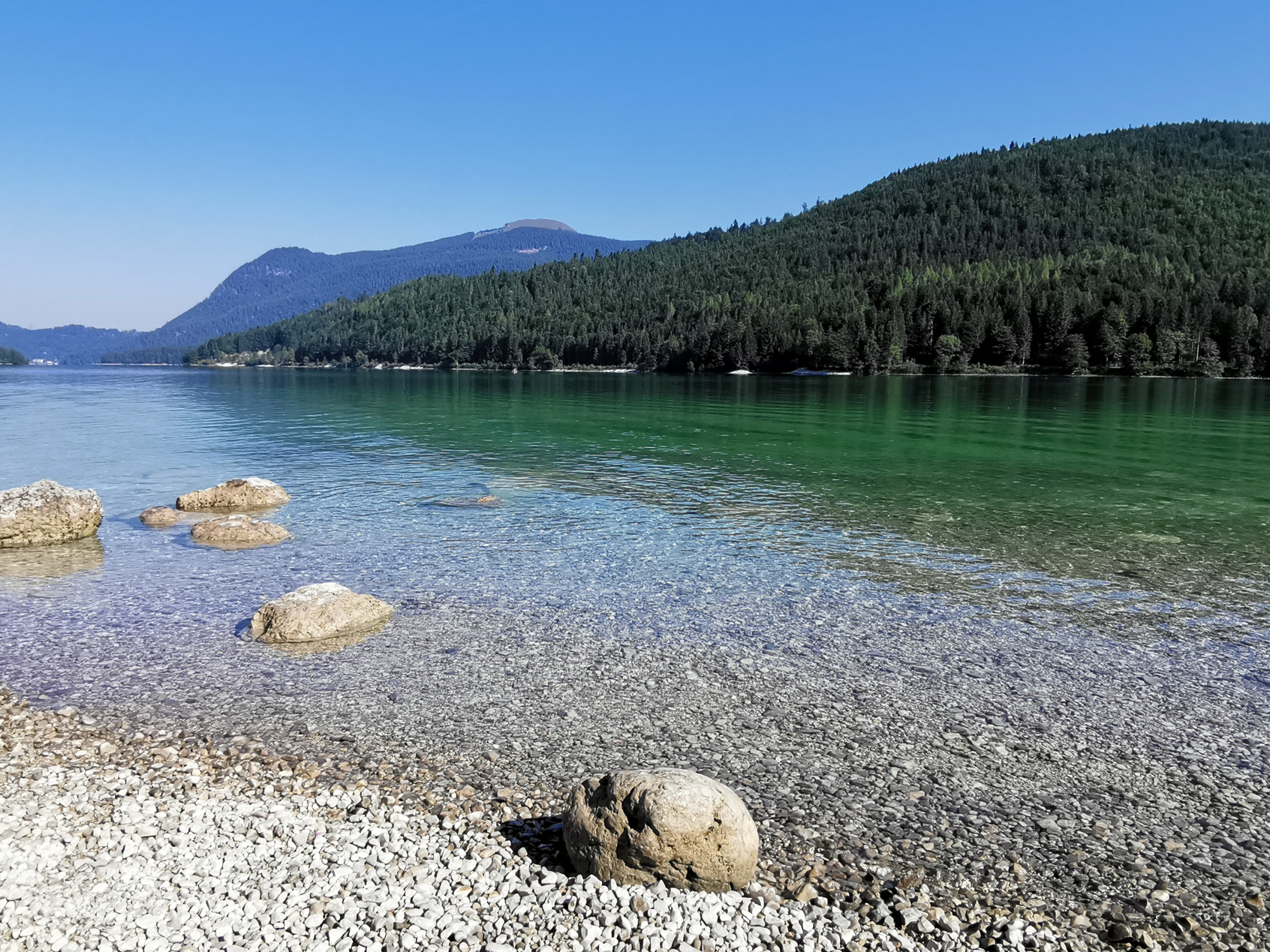 Laborwerte bestätigen: Deutsche Badegewässer mit ausgezeichneter Qualität Walchensee