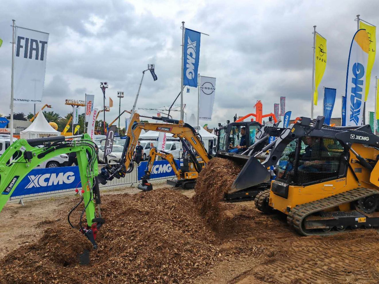 XCMG BAgger XCMG-Bagger schaufeln Sand auf dem Messestand