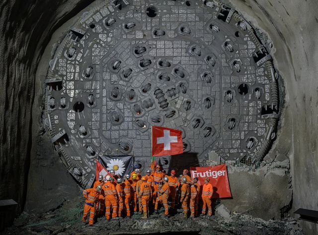 Durchbruch am Gotthard: Herrenknecht-Tunnelbohrmaschine erreicht entscheidende Bauphase