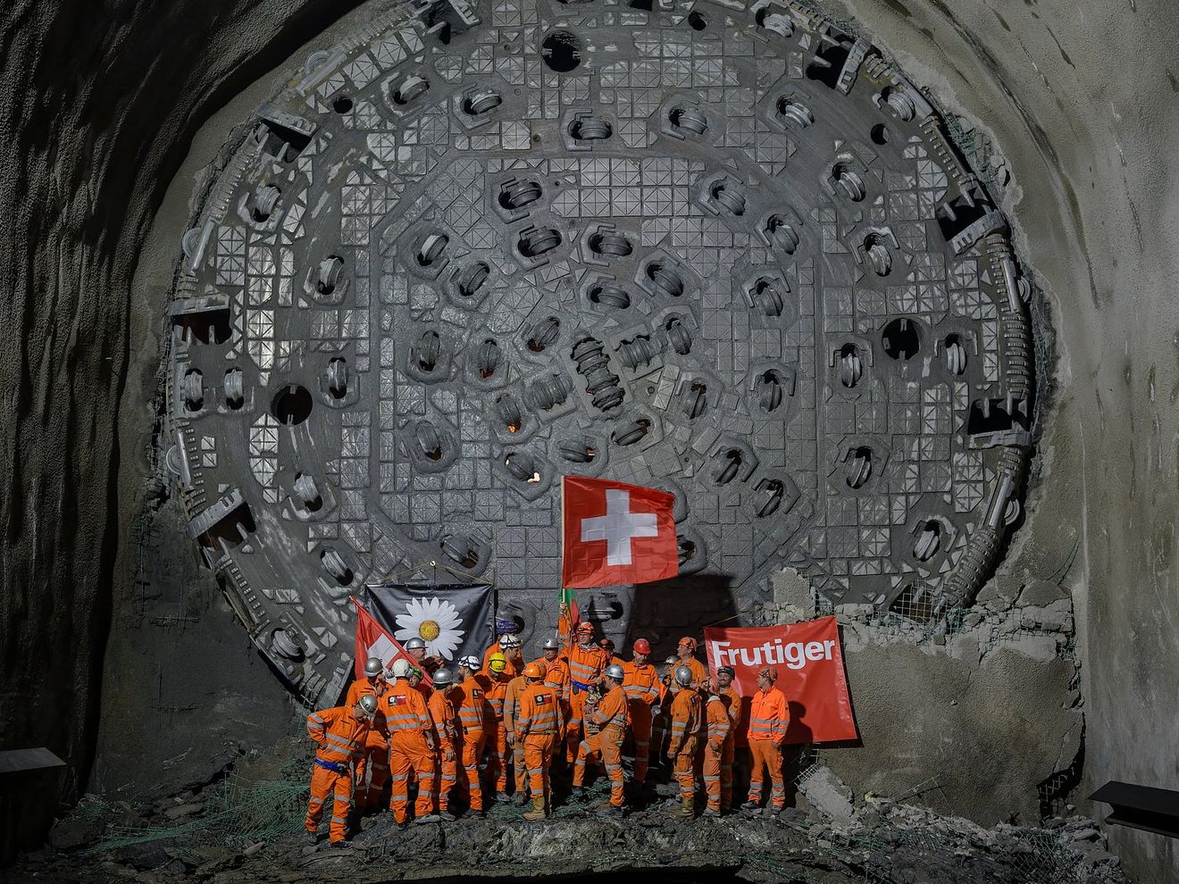 Durchbruch am Gotthard: Herrenknecht-Tunnelbohrmaschine erreicht entscheidende Bauphase Durchbruch am Gotthard: Herrenknecht-Tunnelbohrmaschine erreicht entscheidende Bauphase