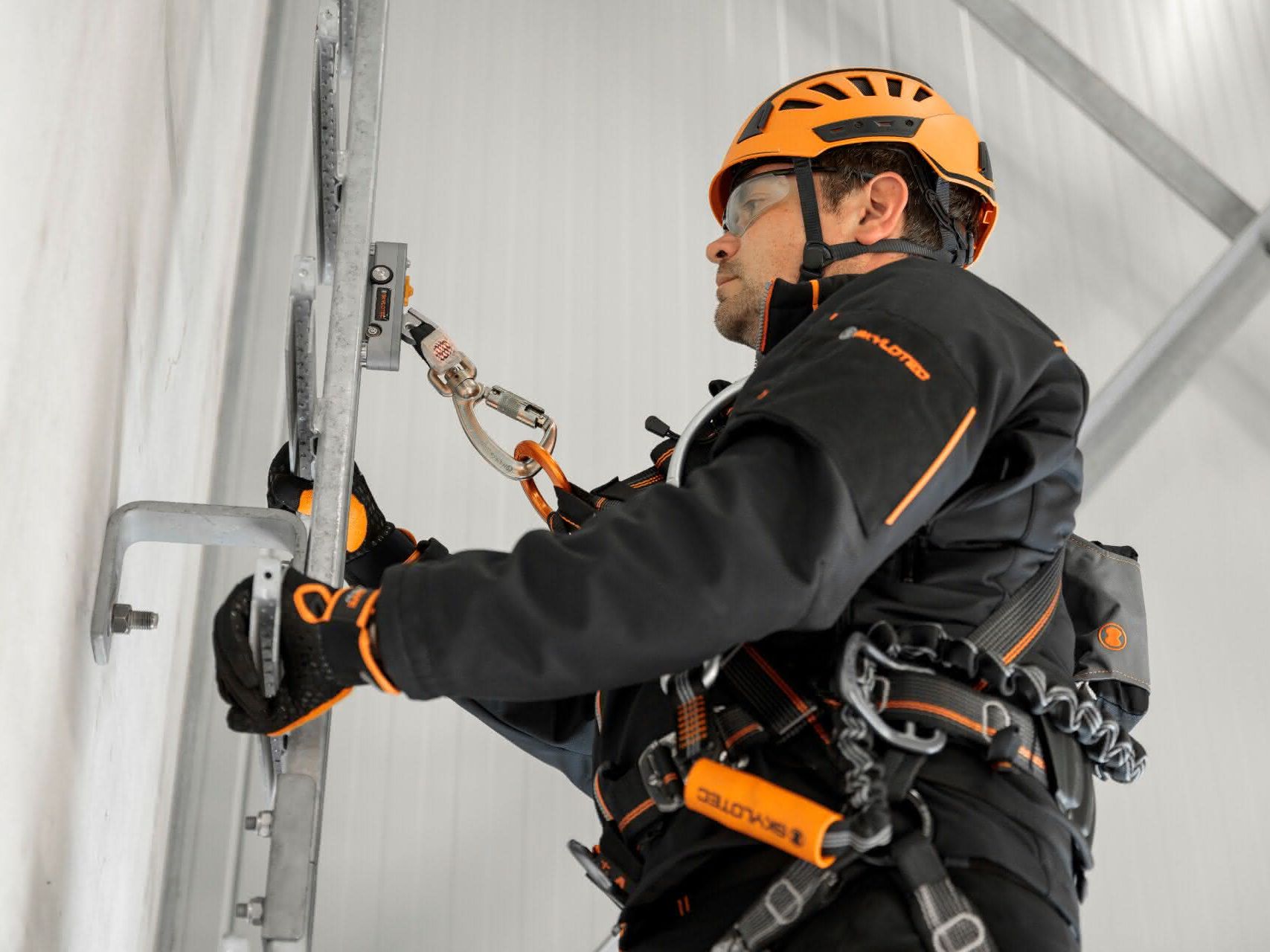 Steigsicherheit aus einer Hand von Hymer und Skylotec