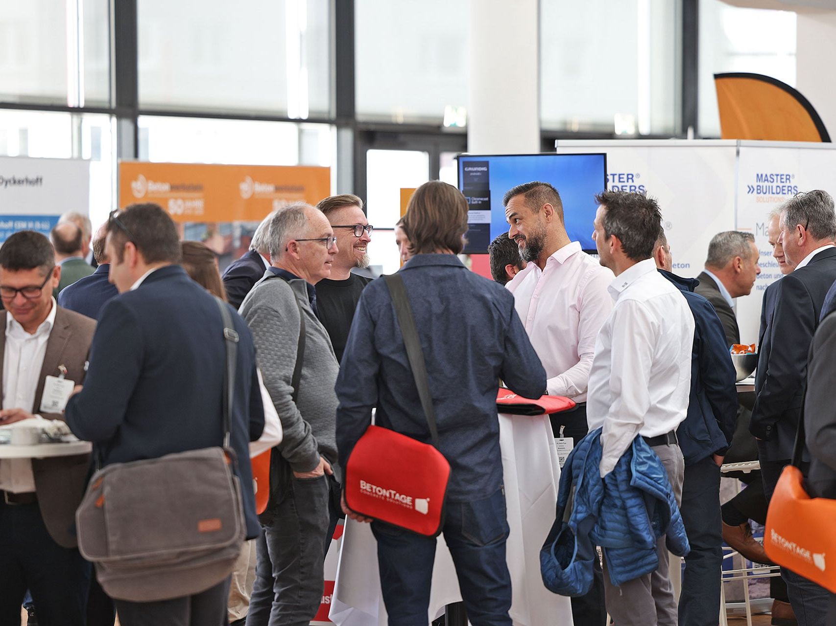 In der Ausstellung präsentierte die Zulieferindustrie der Branche ihre Produkte und Dienstleistungen.