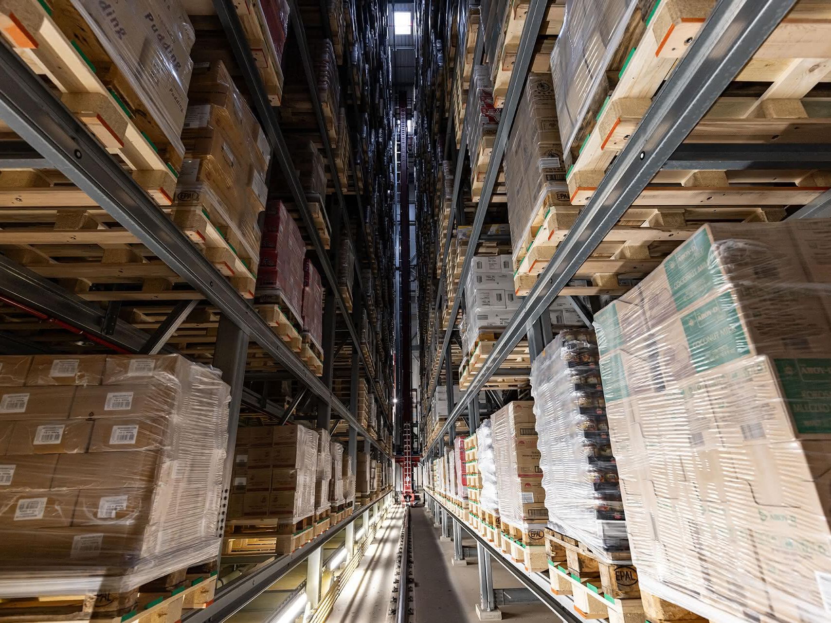 Lager- & Kommissioniertechnik: Lebensmittelgroßhändler beschleunigt interne Logistik Lager- & Kommissioniertechnik: Lebensmittelgroßhändler beschleunigt interne Logistik
