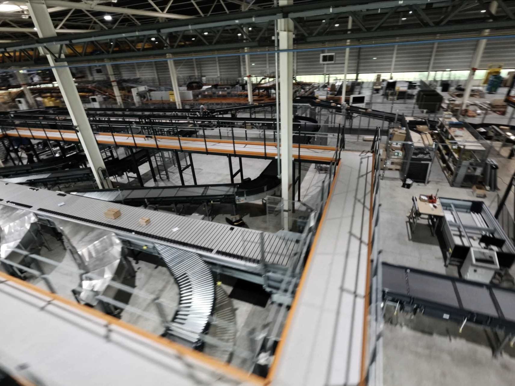 Nominiert als materialfluss Produkt des Jahres 2026: Vanderlande: Line-Sorter-System SPOX