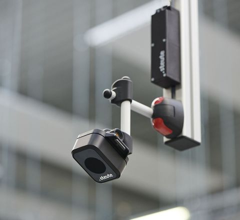 Bestandteil der Nachschubsteuerung: Lasersensoren erfassen zum Beispiel den Bestand von Palettenware oder palettierten Behältern. Bestandteil der Nachschubsteuerung: Lasersensoren erfassen zum Beispiel den Bestand von Palettenware oder palettierten Behältern.