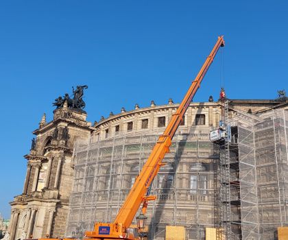 GEDA 500 Z/ZP unterstützt Fassadensanierung an der Semperoper Dresden
