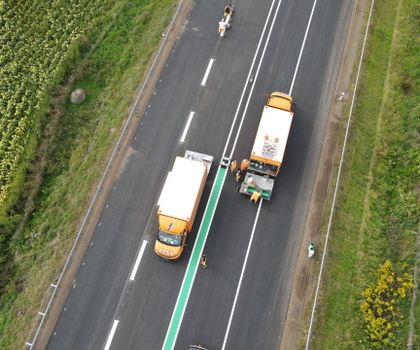 Deckenerneuerung setzt auf langlebige Markierungssysteme von Triflex