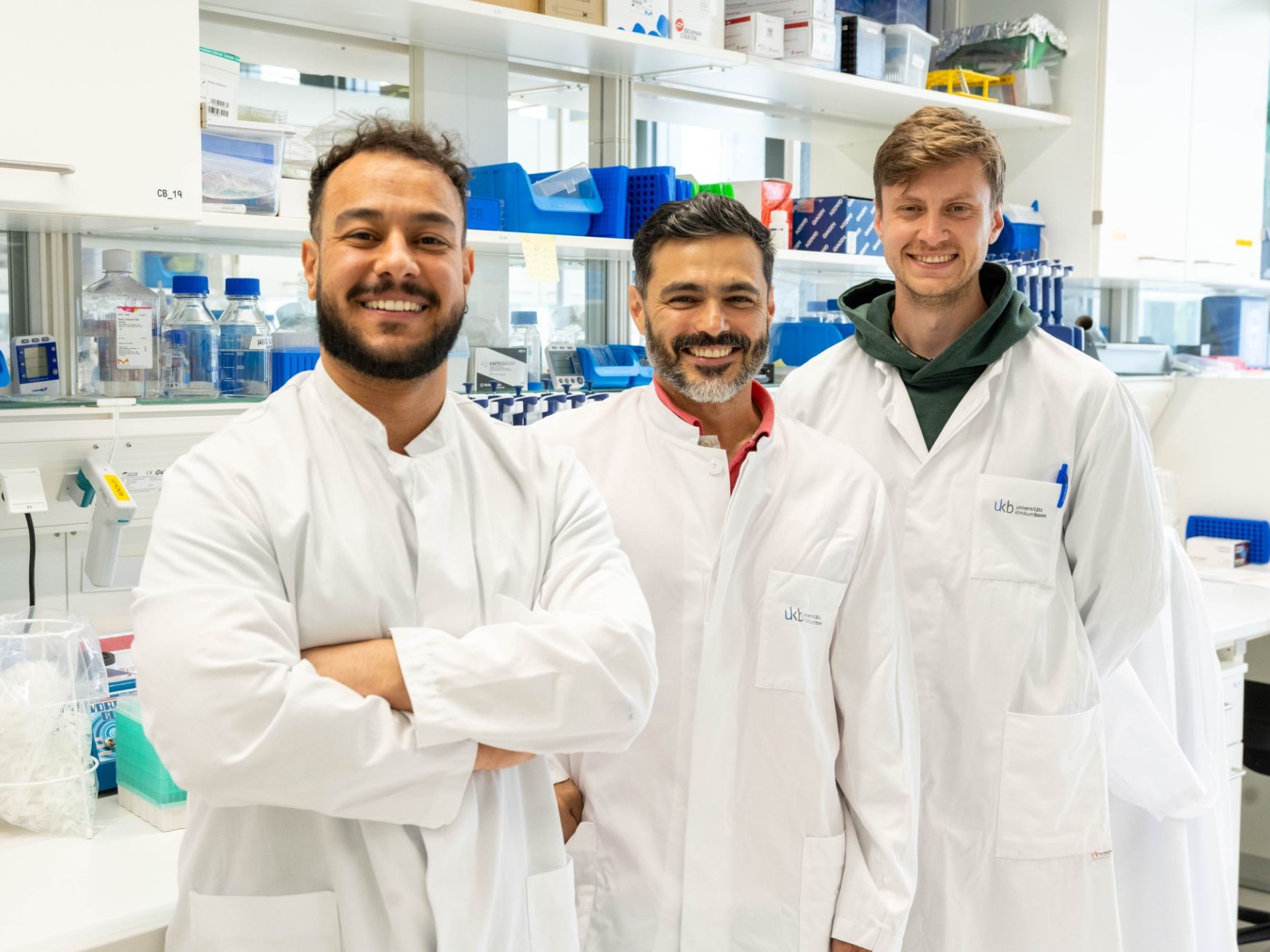 Dr. Ibrahim Hawwari Prof. Bernardo Franklin Lukas Roßnagel Dr. Ibrahim Hawwari, Prof. Bernardo Franklin und Lukas Roßnagel im Labor