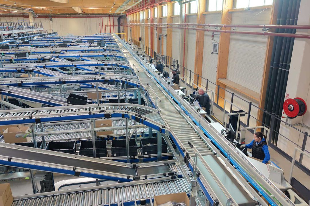 Intralogistik: TGW automatisiert Intersport-Hub