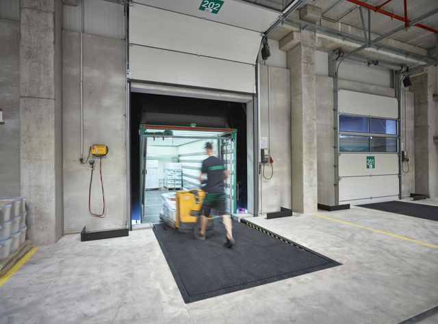 Loading Docks: Efficiently Modernizing Loading Stations Loading Docks: Efficiently Modernizing Loading Stations