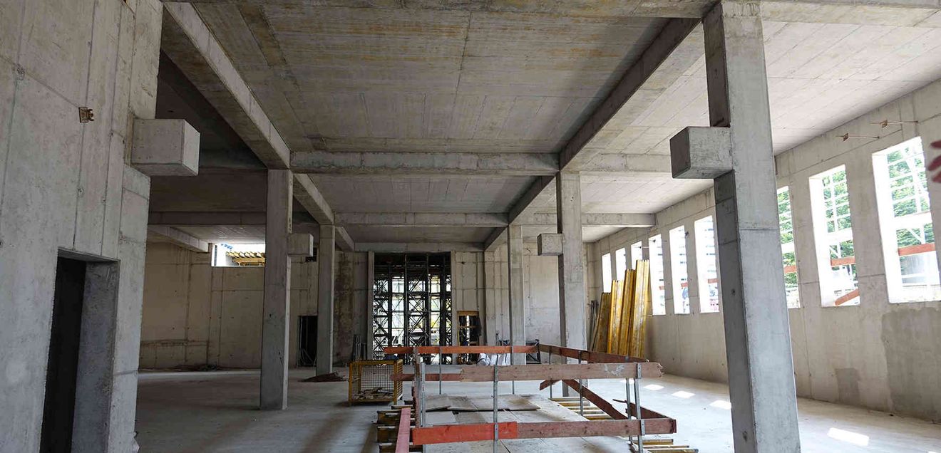 Dank des hohen Einsatzes an Ortbeton sollen Schwingungen des Baukörpers vermieden werden. Entsprechend hoch waren die dafür notwendigen Schalungsmaterialien. Dank des hohen Einsatzes an Ortbeton sollen Schwingungen des Baukörpers vermieden werden. Entsprechend hoch waren die dafür notwendigen Schalungsmaterialien.