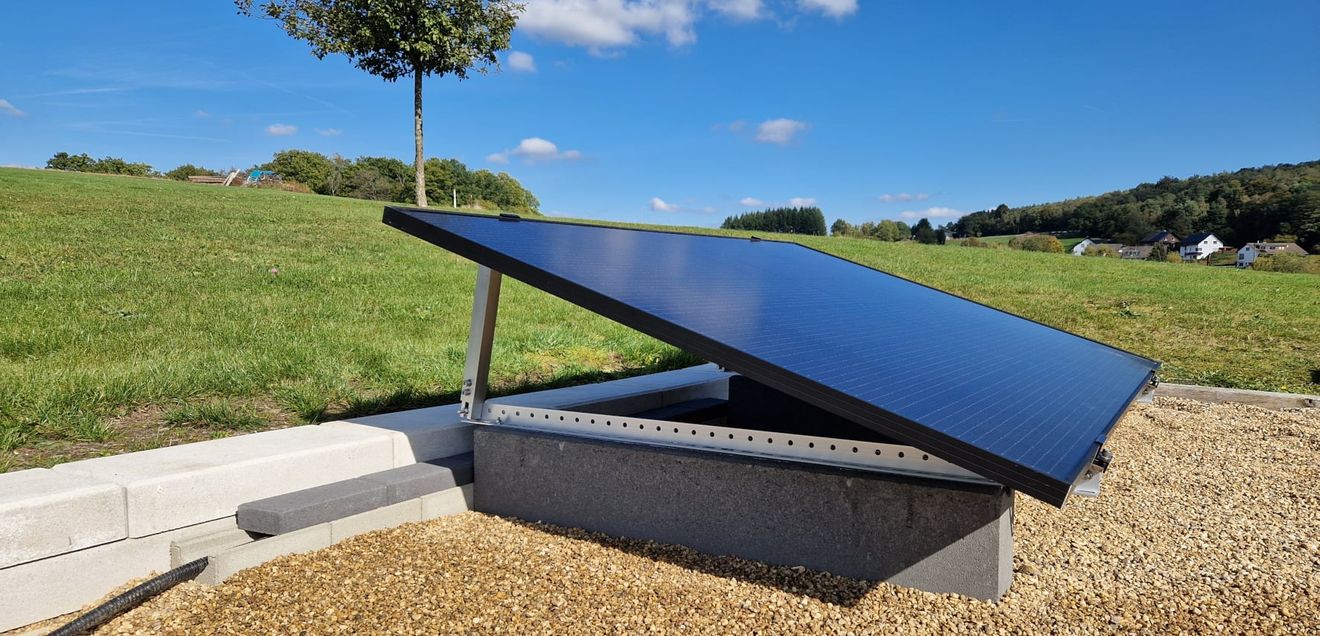 Photovoltaik ist aus der modernen Energieversorgung nicht mehr wegzudenken. PV-Module, die im Garten oder auf Freiflächen zum Einsatz kommen, können mit dem Energy-Fundament dauerhaft und standsicher montiert werden.