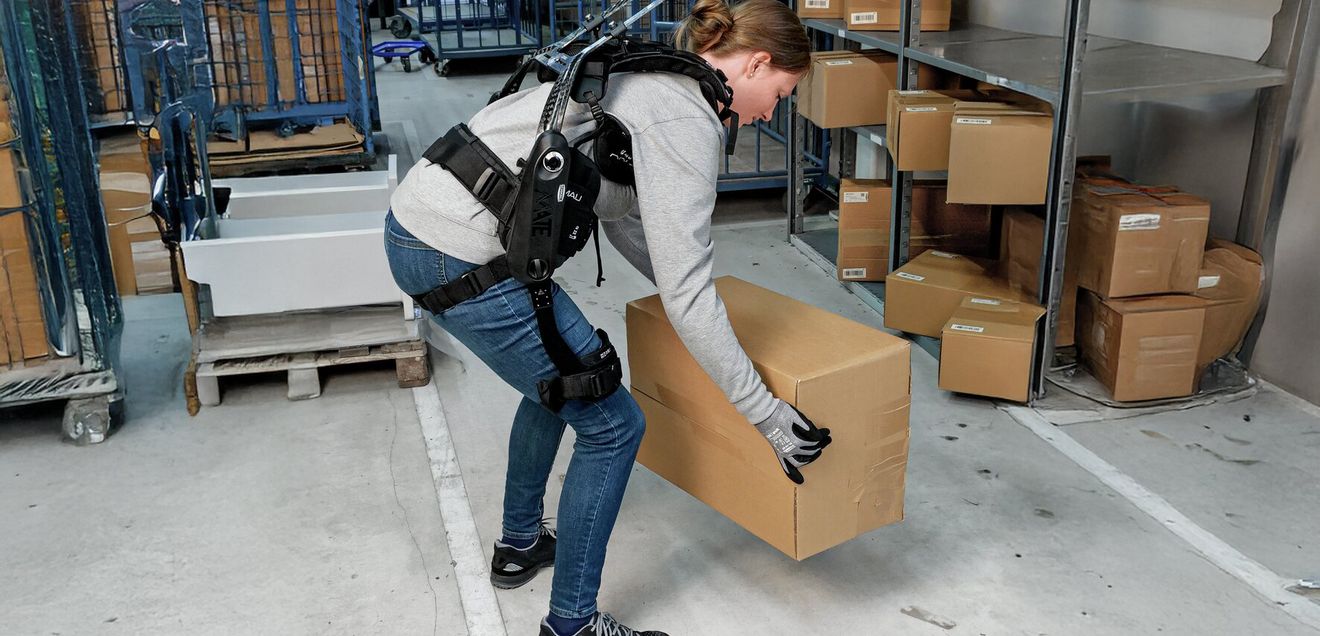 Schmalz auf der Logimat 2026: Kraftsparend greifen mit Exoskelett Schmalz auf der Logimat 2026: Kraftsparend greifen mit Exoskelett