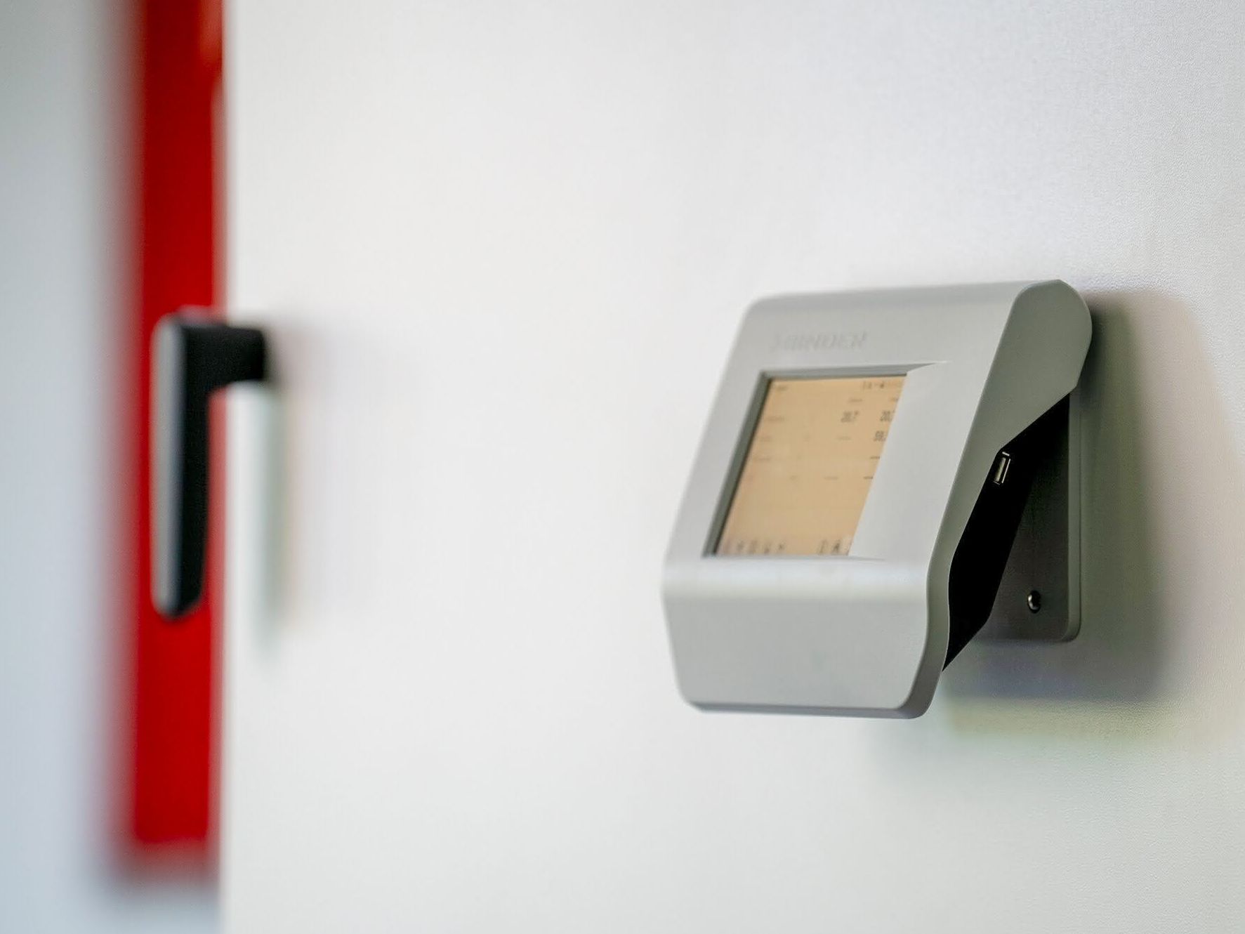 Controller am Klimaschrank
