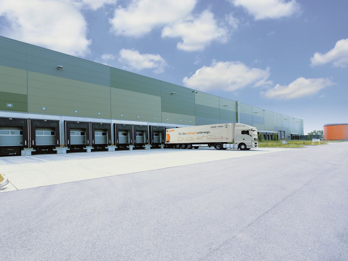 Lapp baut Logistik in Ludwigsburg aus: Fusion der Logistikzentren Stuttgart-Möhringen und Ludwigsburg Lapp baut Logistik in Ludwigsburg aus: Fusion der Logistikzentren Stuttgart-Möhringen und Ludwigsburg