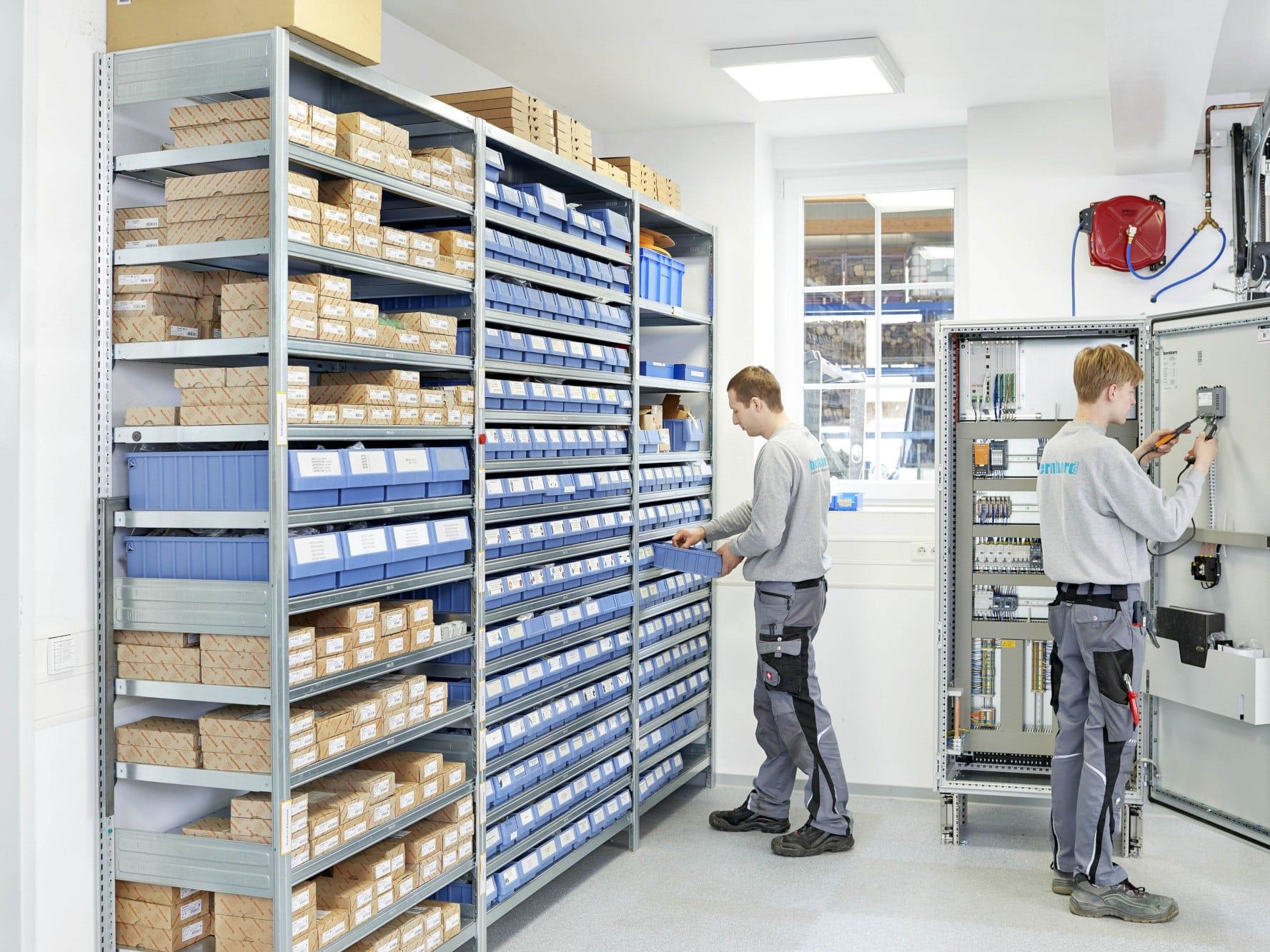 Behälter für die Intralogistik-Zukunft: Solo oder im Regalsystem Behälter für die Intralogistik-Zukunft: Solo oder im Regalsystem