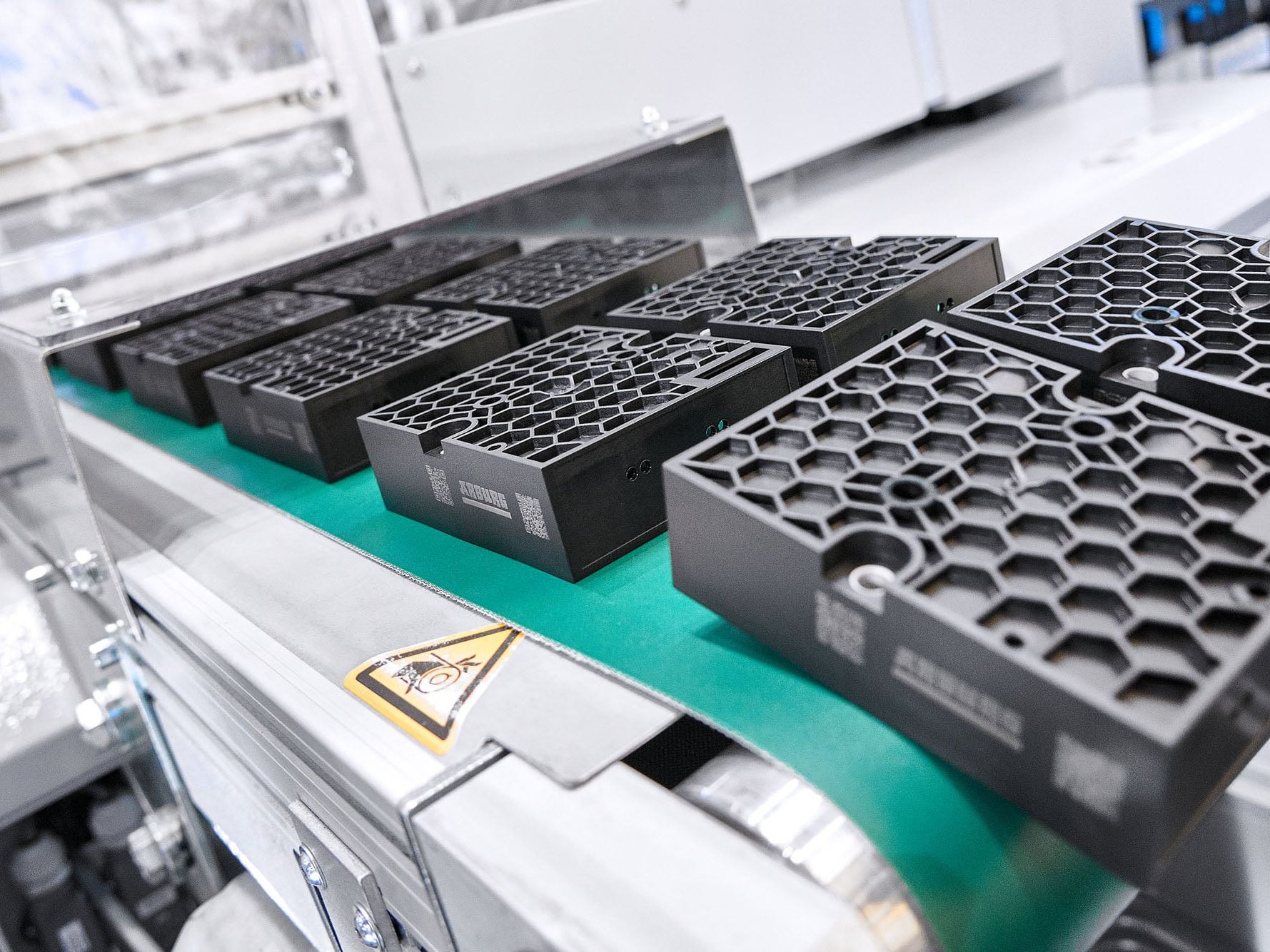 Nominierung Produkte des Jahres 2025: Arburg: Anlage zur vollautomatischen Fertigung von Gehäusen mit „digitalem Produktpass“ Nominierung Produkte des Jahres 2025: Arburg: Anlage zur vollautomatischen Fertigung von Gehäusen mit „digitalem Produktpass“