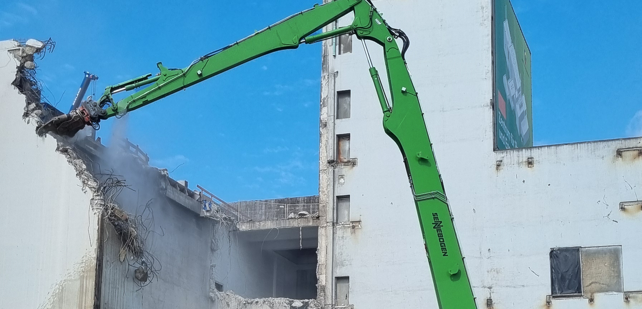 Der Sennebogen 870 E Abbruchbagger: Effizienz und Präzision