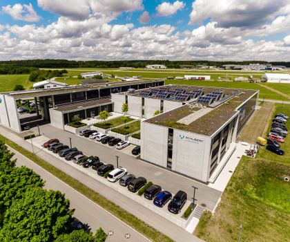 SMD-Linie bei Schubert System Elektronik in Neuhausen ob Eck: „Made in Germany“ gegen die Abhängigkeit SMD-Linie bei Schubert System Elektronik in Neuhausen ob Eck: „Made in Germany“ gegen die Abhängigkeit