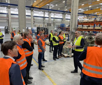 Forschung an der Spritzgießtechnik: WAK zu Gast bei KraussMaffei Forschung an der Spritzgießtechnik: WAK zu Gast bei KraussMaffei