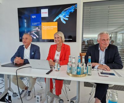 SPS 2024: Automation meets Innovation Steffen Winkler (left), Bosch Rexroth, Sylke Schulz-Metzner and Martin Roschkowski, Mesago Messe Frankfurt.