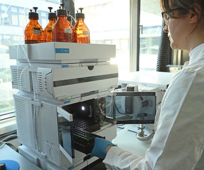Analysedaten zu Chemikalien in der Umwelt unzureichend? Nur ein Bruchteil der Chemikalien in Gewässern erfasst Für die Analyse von Umweltproben bedarf es spezifischer Methoden.