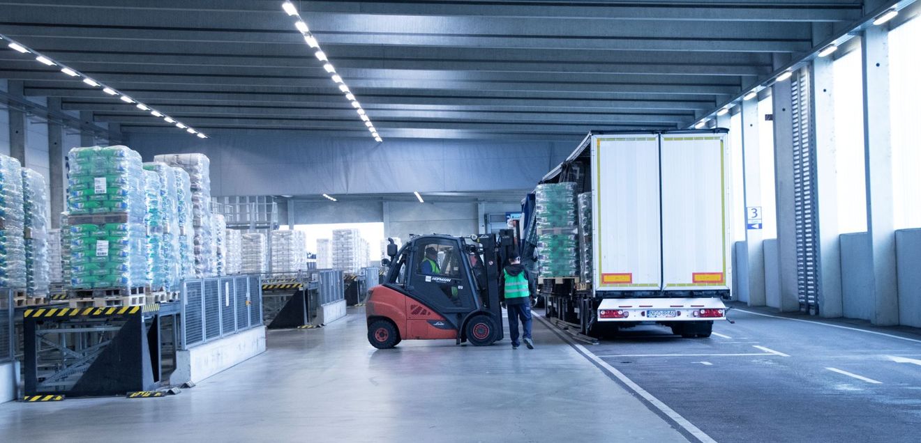 Retrofit of a high-bay warehouse: Up to date with every fiber Retrofit of a high-bay warehouse: Up to date with every fiber