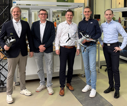 Forschung des WZL der RWTH Aachen: Echtzeitlokalisierung für autonome Robotersysteme Forschung des WZL der RWTH Aachen: Echtzeitlokalisierung für autonome Robotersysteme