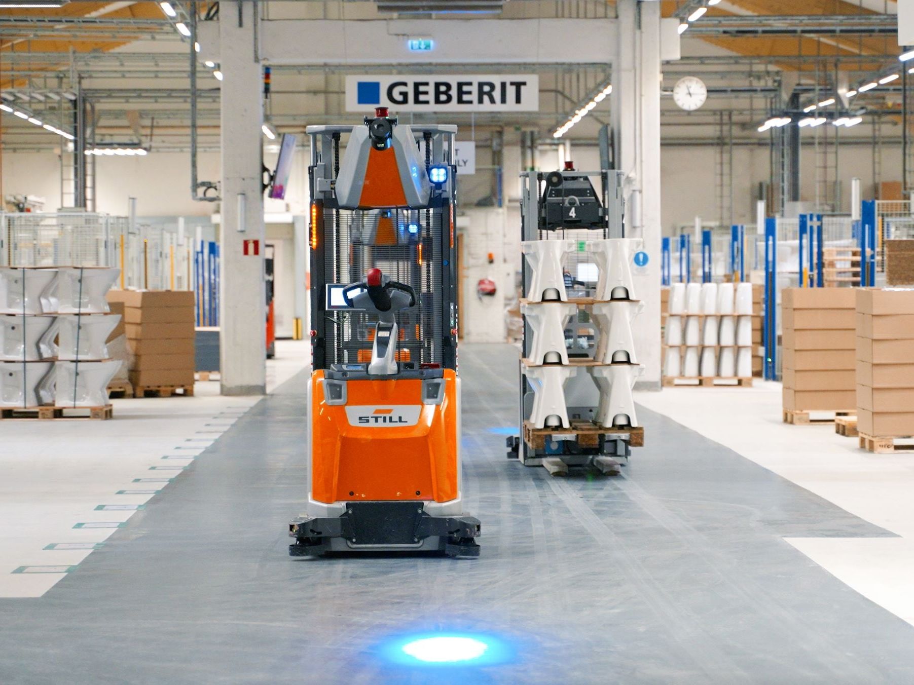 Neue FTS-Flotte: Geberit setzt auf automatisierte Intralogistik Neue FTS-Flotte: Geberit setzt auf automatisierte Intralogistik