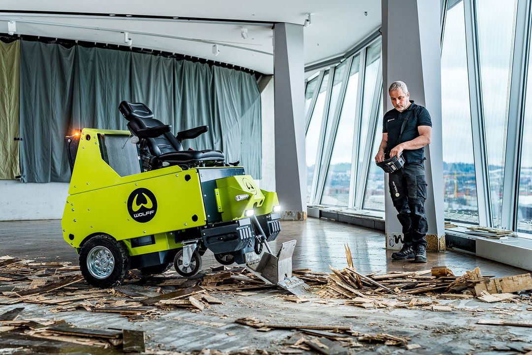 Wolffs erster Aufsitz-Stripper mit Vanguard Lithium-Ionen-Akkupacks von Briggs & Stratton