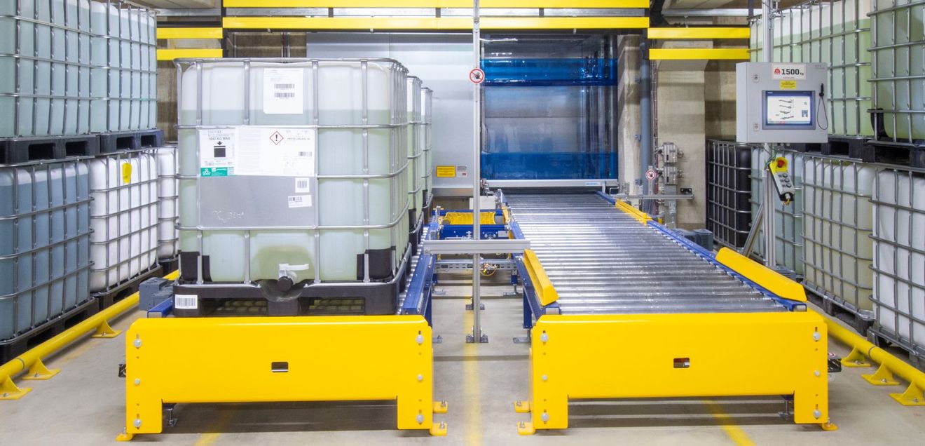 Fördertechnik: Vier Etagen effizient verbunden Fördertechnik: Vier Etagen effizient verbunden