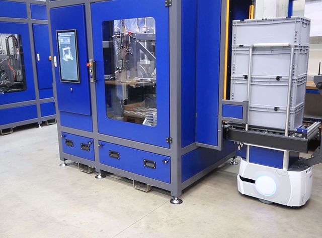 AMR: Automatisiertes Materialhandling für die Smart Factory AMR: Automatisiertes Materialhandling für die Smart Factory